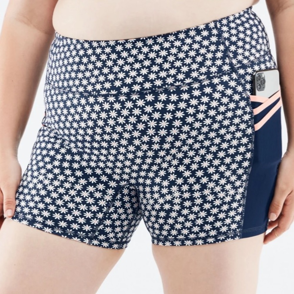 Fabletics Size XXL Trinity Mid Rise Pocket Short 5" NWT - Picture 5 of 10